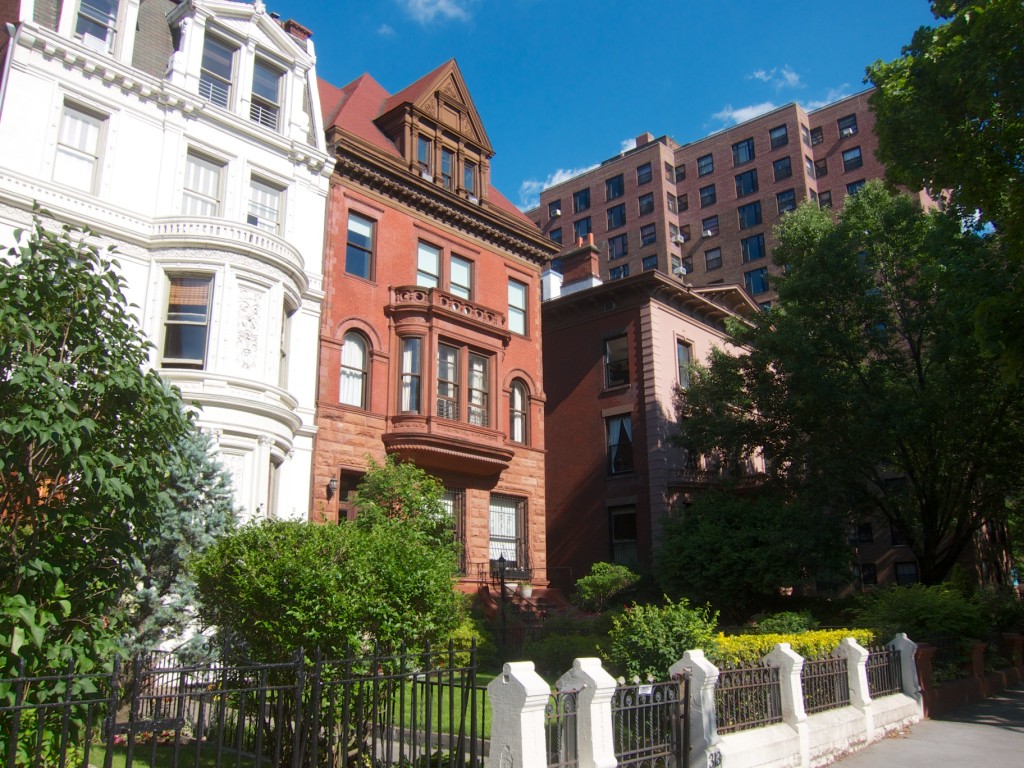 clinton_av_streetscape_2